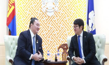 НИЙСЛЭЛИЙН ИТХ-ЫН ДАРГА Ж.БАТБАЯСГАЛАН ХАКУХО М.ДАВААЖАРГАЛЫГ ХҮЛЭЭН АВЧ УУЛЗЛАА