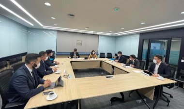 НИЙСЛЭЛИЙН УДИРДЛАГУУД АЗИЙН ХӨГЖЛИЙН БАНКНЫ ТӨВ БАЙРАНД АЖИЛЛАЖ БАЙНА